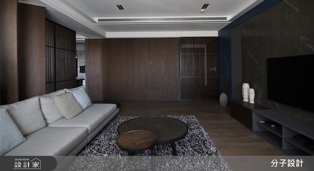 隱歛低調的 60 坪大宅，為屋主退休後的居所，設計師以